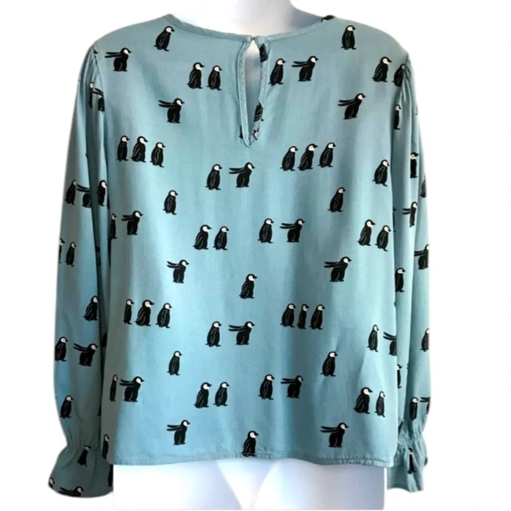🔴 4/$15 Penguin print blue long ruffle edge sleeve viscose blouse size M in EUC - Picture 5 of 16
